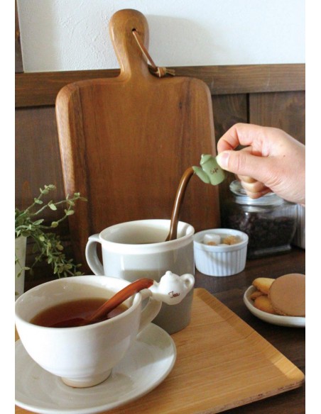 Cuillère à café rigolote en forme de théière ou pot à café.