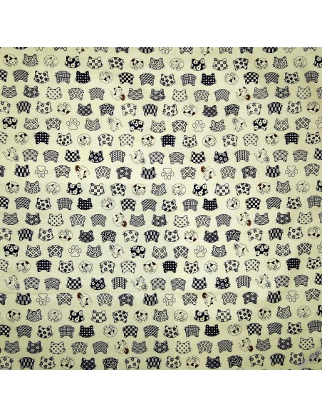 Carré de tissu 52 x 52 ivoire - Motifs Neko-mon. Emballage cadeaux réutilisable en tissu.